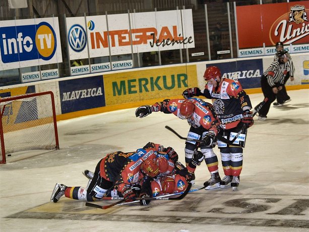 apr-hokej-prvaki-009.jpg