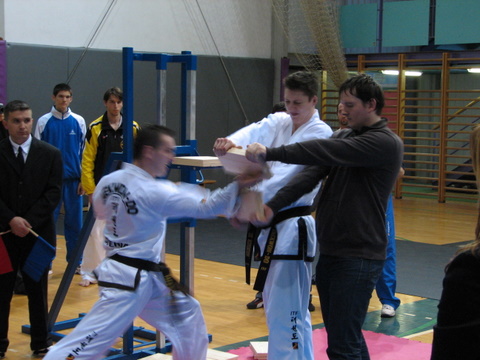 apr-taekwondo-a-013.jpg