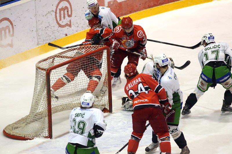 feb-hokej-b-olimpija-024.jpg