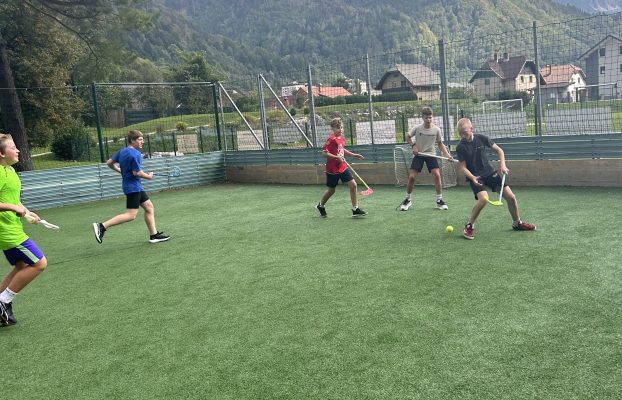 ULIČNI HOKEJ  – TURNIR  OSNOVNIH ŠOL  ZA  POKAL JEKLENA  VOLJA